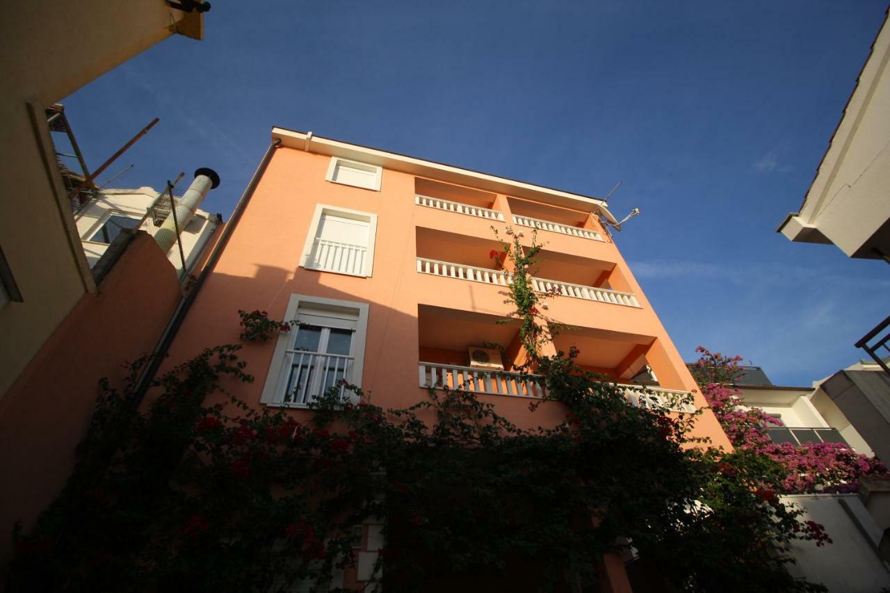 Apartments Knezovic Gradac (Split-Dalmatia) Exterior foto