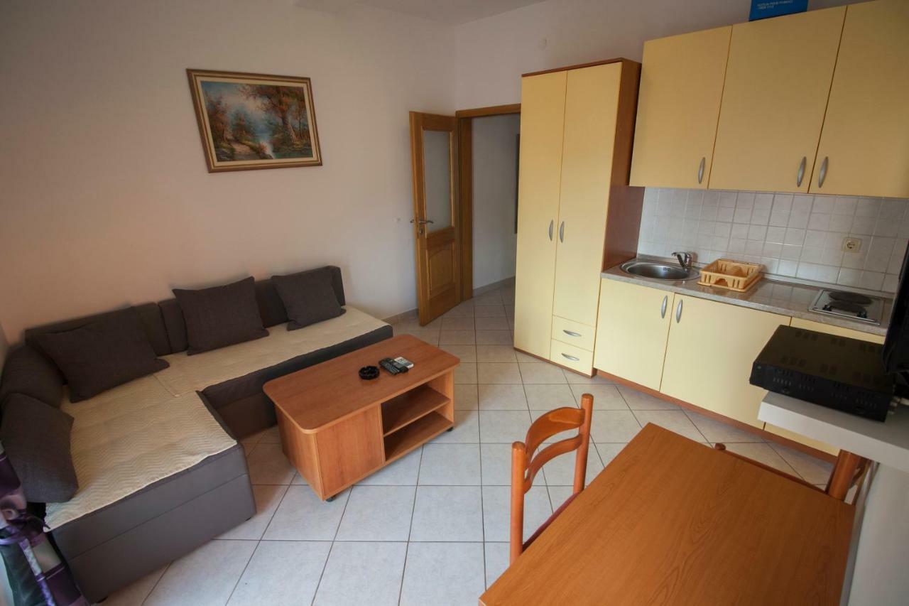 Apartments Knezovic Gradac (Split-Dalmatia) Exterior foto