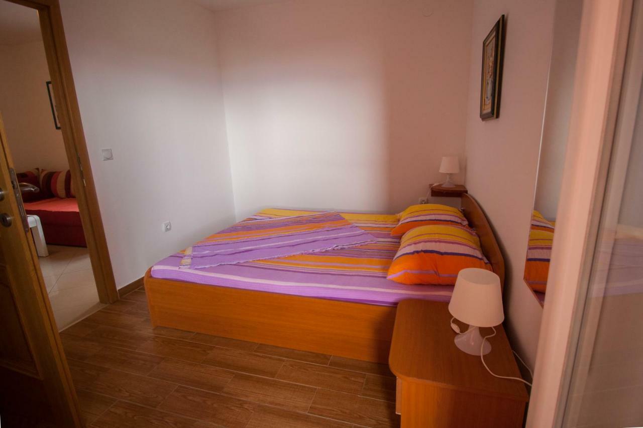 Apartments Knezovic Gradac (Split-Dalmatia) Exterior foto