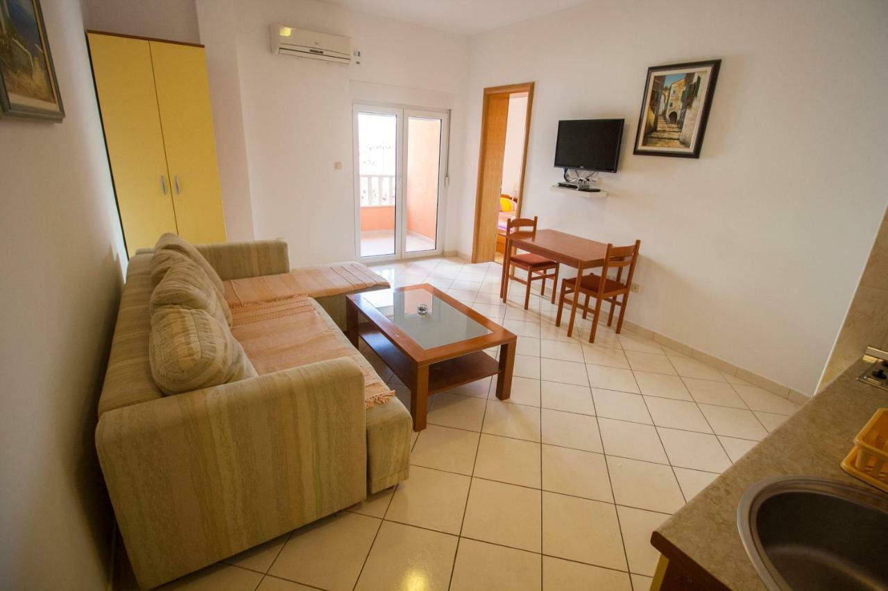 Apartments Knezovic Gradac (Split-Dalmatia) Exterior foto
