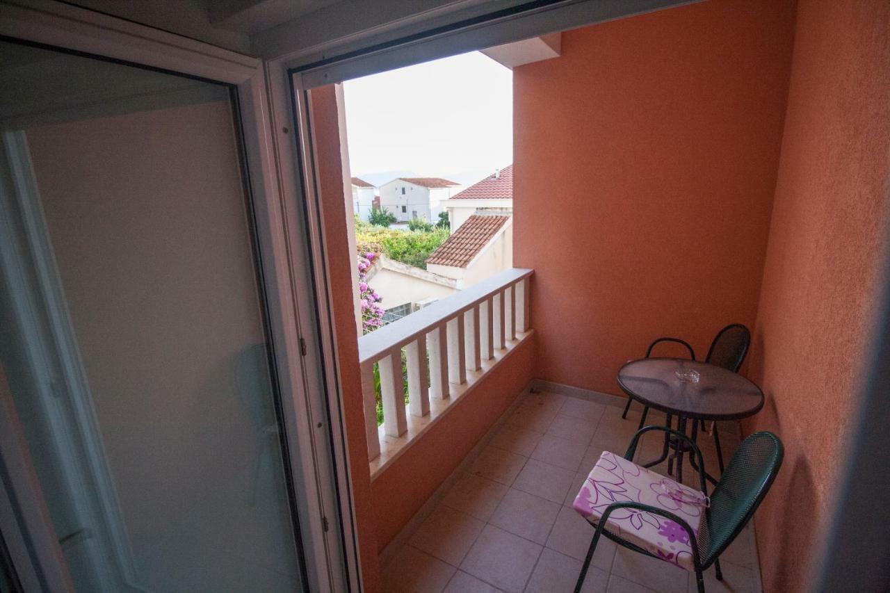 Apartments Knezovic Gradac (Split-Dalmatia) Exterior foto
