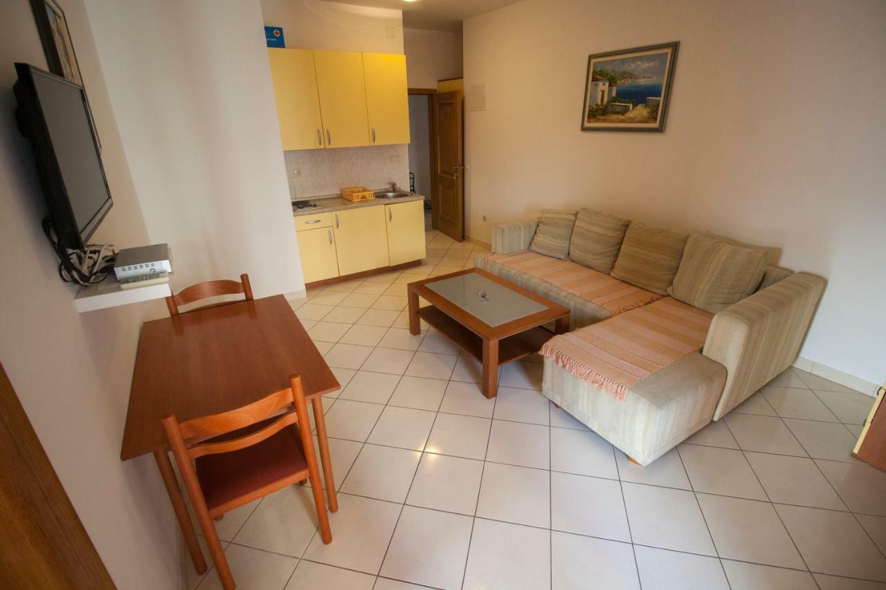 Apartments Knezovic Gradac (Split-Dalmatia) Exterior foto