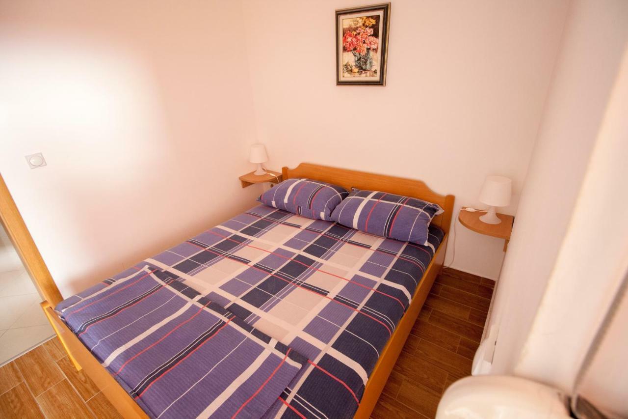 Apartments Knezovic Gradac (Split-Dalmatia) Exterior foto