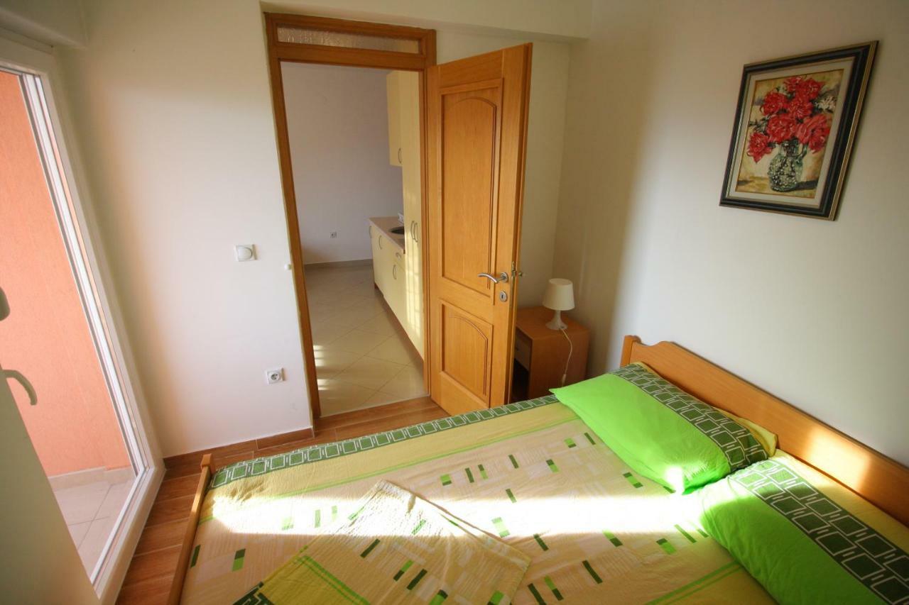 Apartments Knezovic Gradac (Split-Dalmatia) Exterior foto