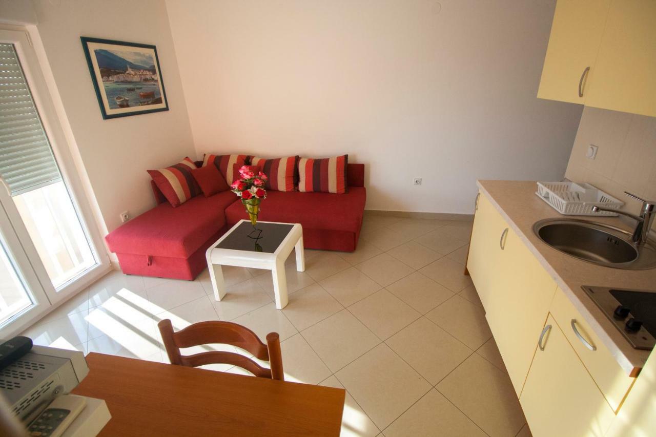 Apartments Knezovic Gradac (Split-Dalmatia) Exterior foto