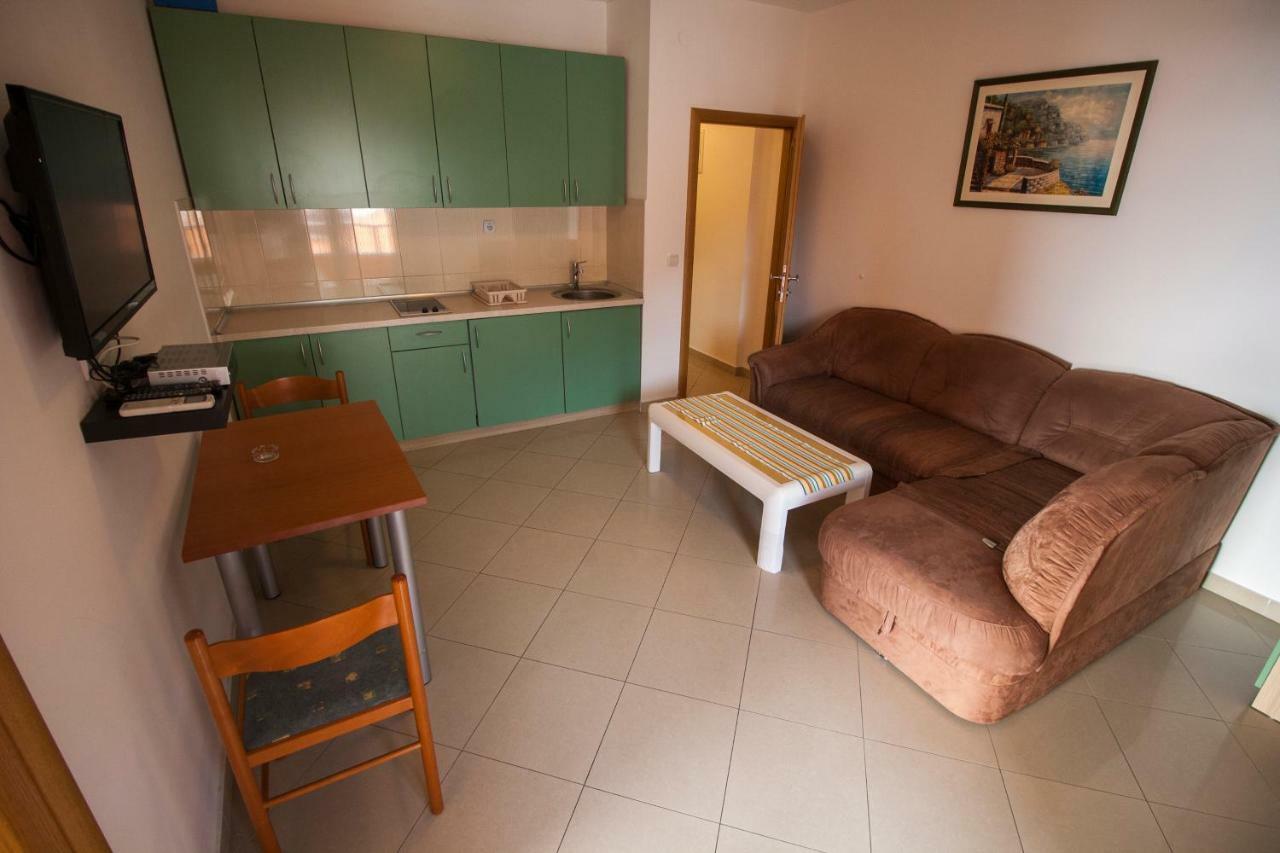 Apartments Knezovic Gradac (Split-Dalmatia) Exterior foto