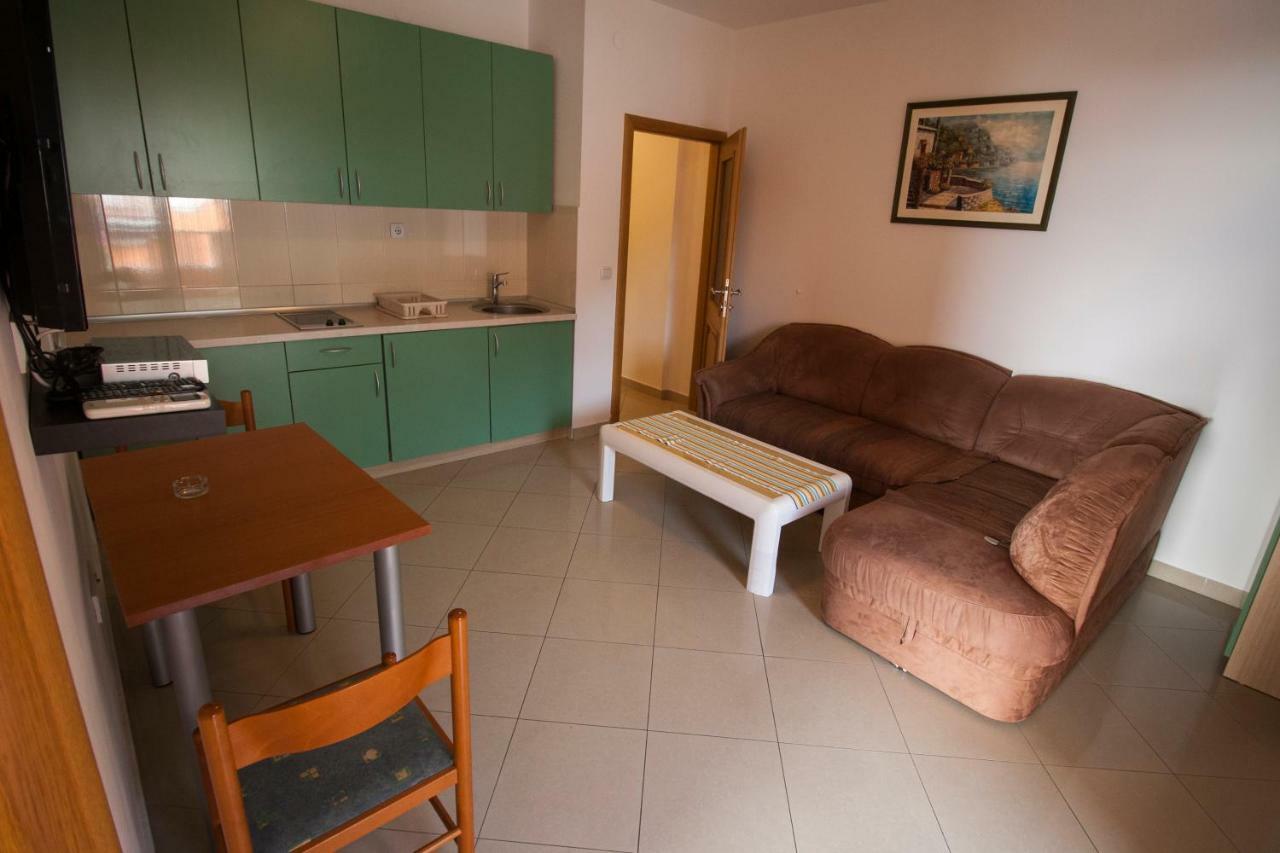 Apartments Knezovic Gradac (Split-Dalmatia) Exterior foto