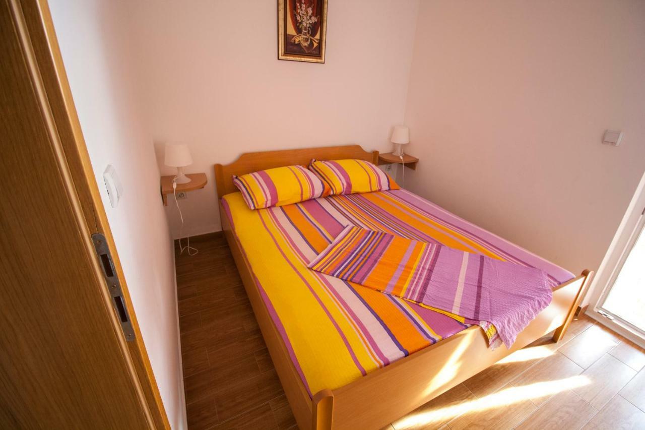 Apartments Knezovic Gradac (Split-Dalmatia) Exterior foto