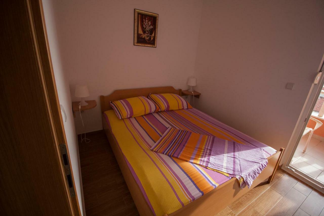 Apartments Knezovic Gradac (Split-Dalmatia) Exterior foto