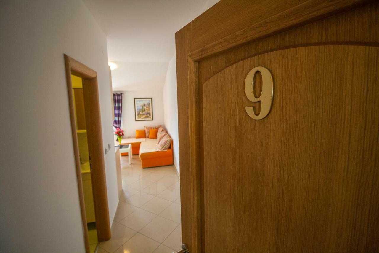 Apartments Knezovic Gradac (Split-Dalmatia) Exterior foto